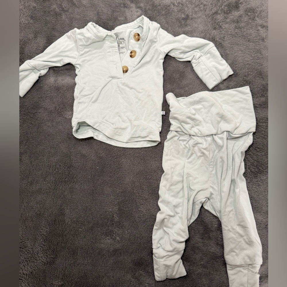 2PC BAMBOO BUTTON TOP & BOTTOM - Pistacio